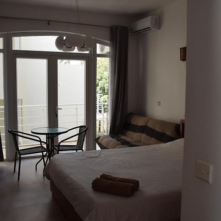 Ocean Drive Studio - Opposite The Beach Гранд-Бэй Экстерьер фото