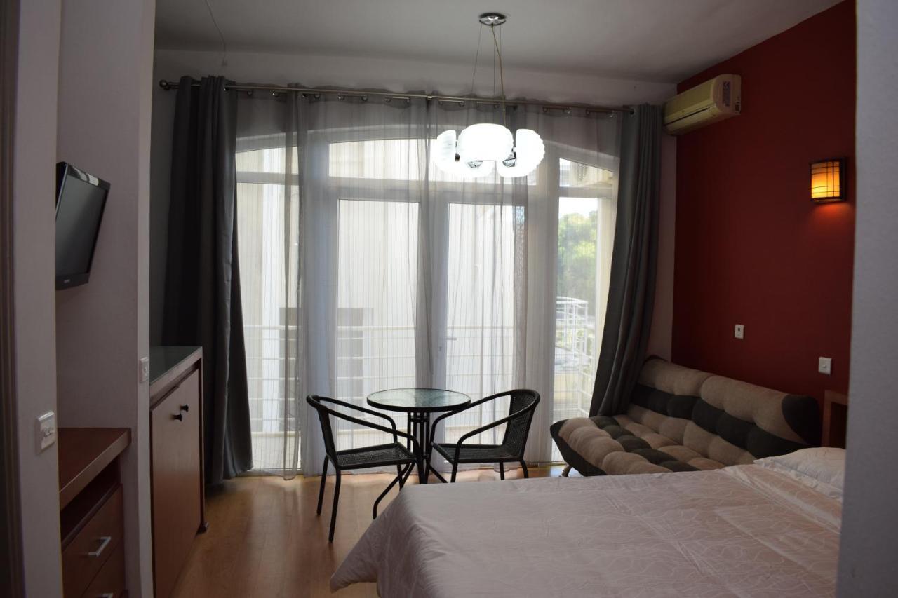 Ocean Drive Studio - Opposite The Beach Гранд-Бэй Экстерьер фото