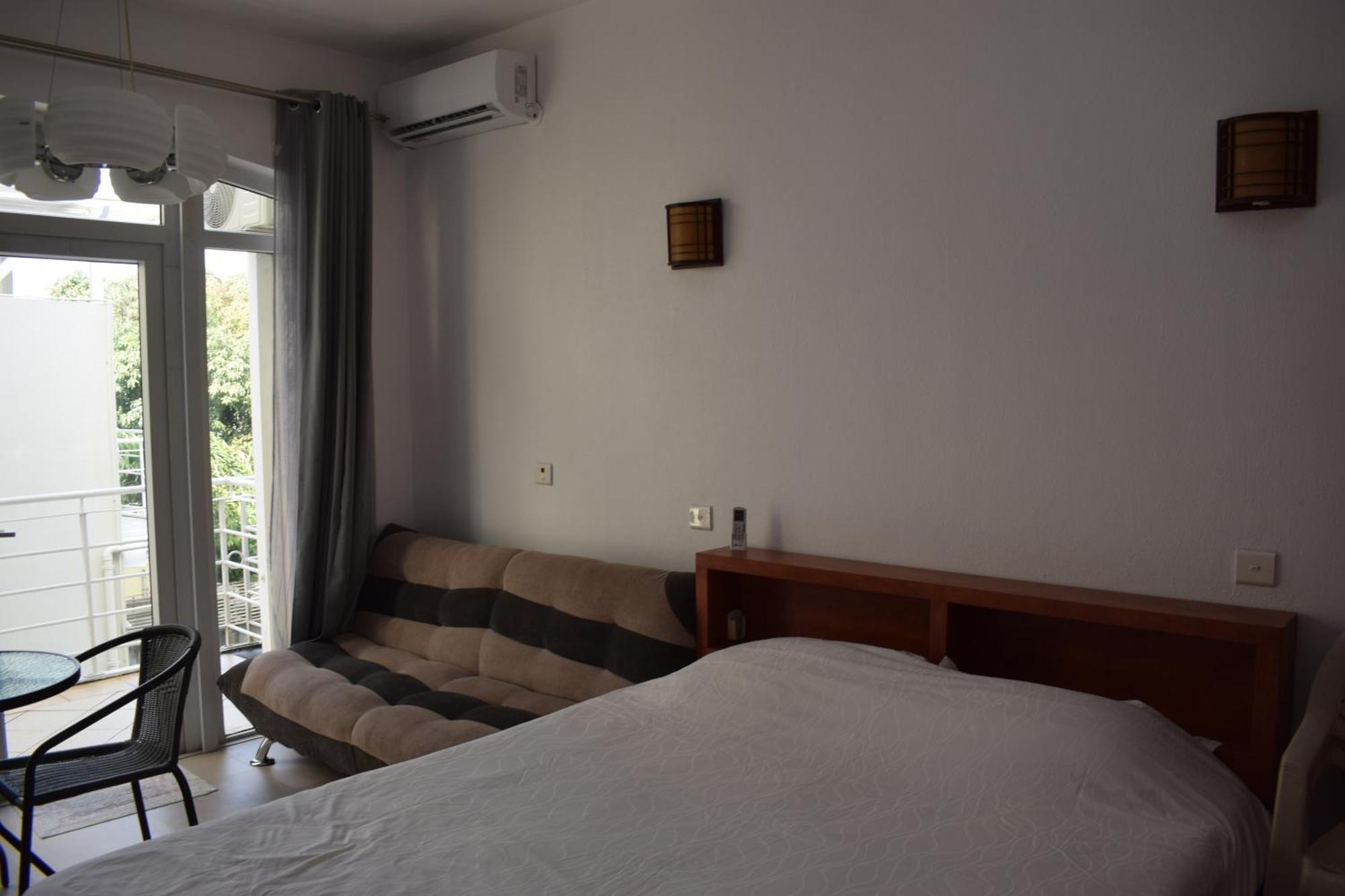 Ocean Drive Studio - Opposite The Beach Гранд-Бэй Экстерьер фото