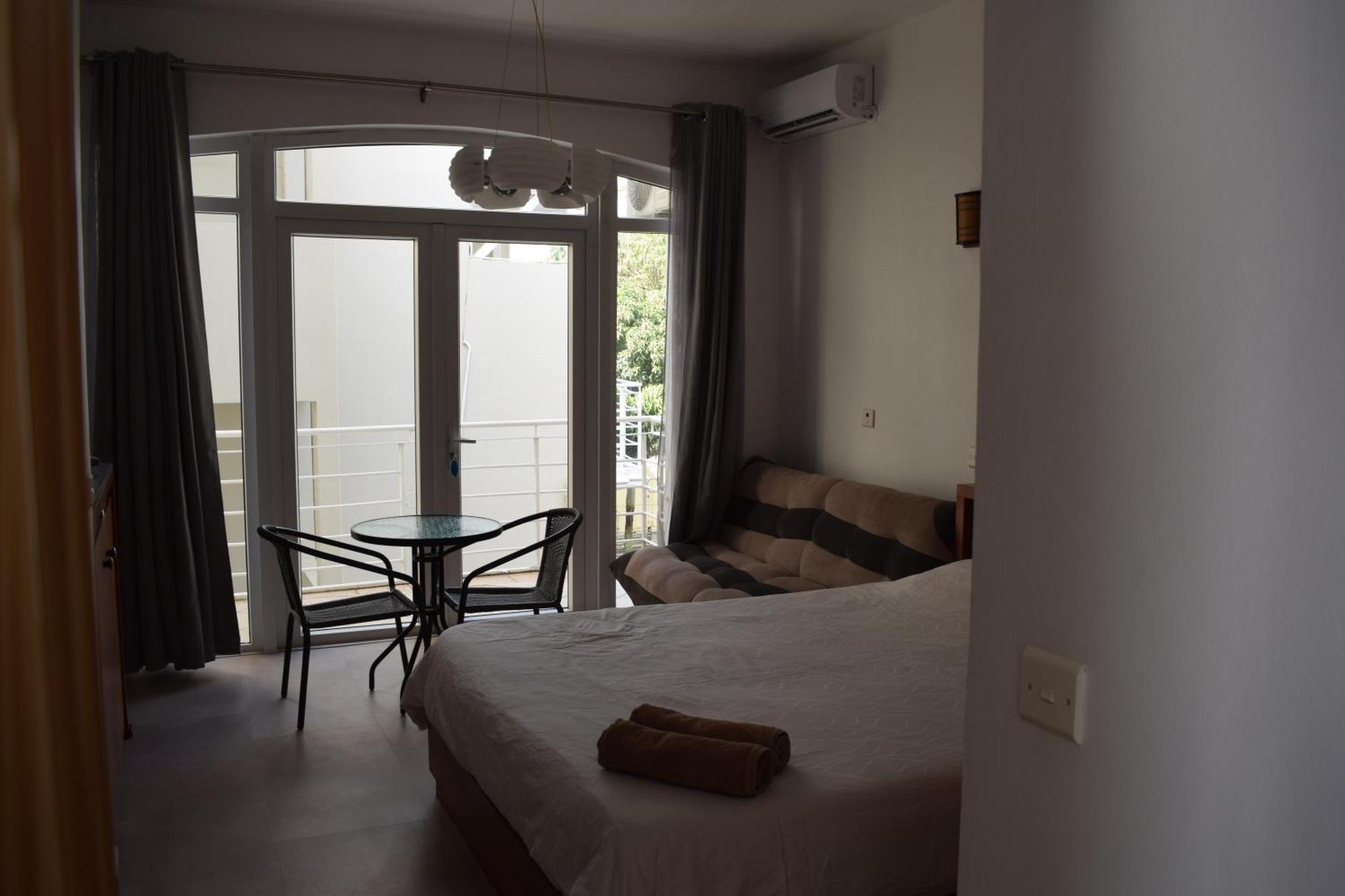 Ocean Drive Studio - Opposite The Beach Гранд-Бэй Экстерьер фото